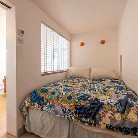 Lovely Self-Contained Basement Studio With Kitchen Лондон Екстериор снимка