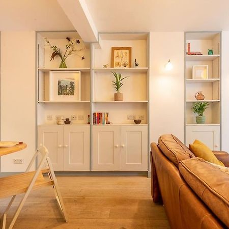 Lovely Self-Contained Basement Studio With Kitchen Лондон Екстериор снимка