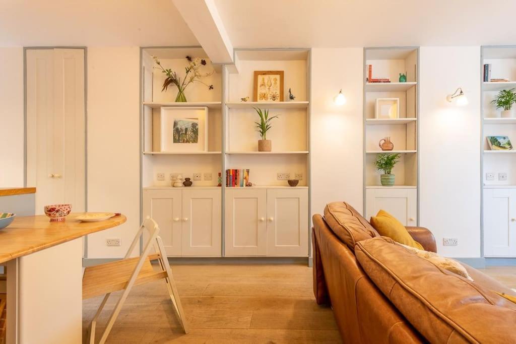 Lovely Self-Contained Basement Studio With Kitchen Лондон Екстериор снимка